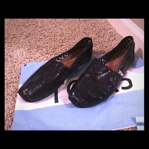 Black sparkly Toms